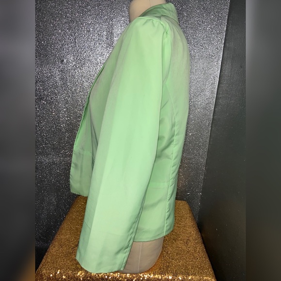 Blazer - Picture 4 of 11